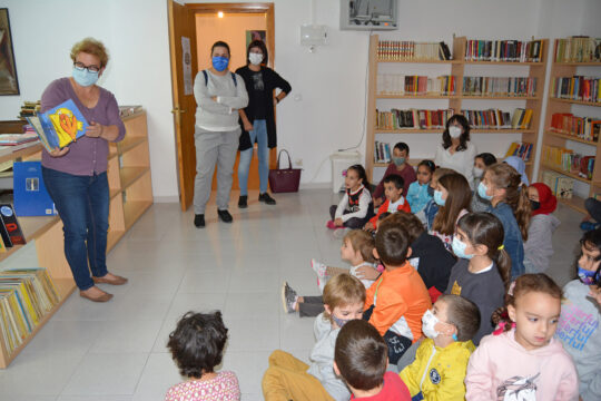 Els alumnes del CRA Tastavins van visitar les noves instal·lacions de la biblioteca municipal. | Foto: M. Jiménez